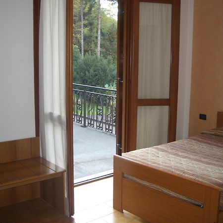 Albergo Il Castellino Darfo Boario Terme Bagian luar foto