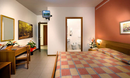 Albergo Il Castellino Darfo Boario Terme Bagian luar foto