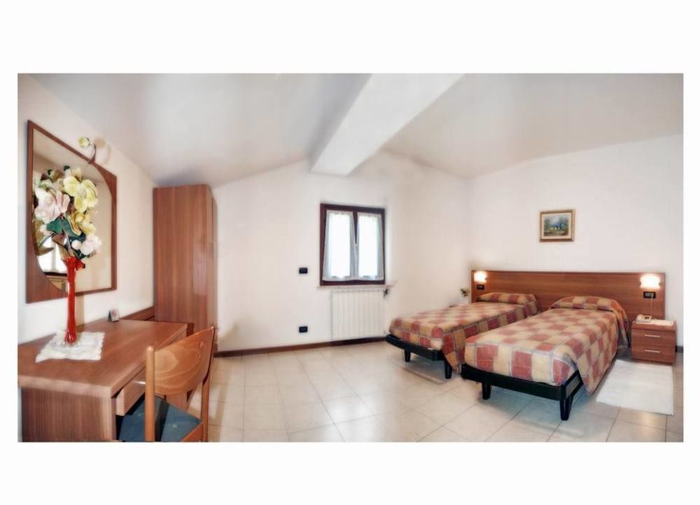 Albergo Il Castellino Darfo Boario Terme Bagian luar foto