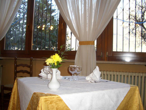 Albergo Il Castellino Darfo Boario Terme Bagian luar foto