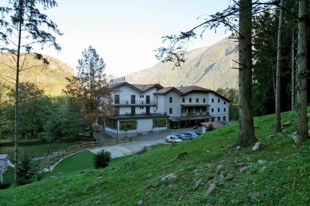 Albergo Il Castellino Darfo Boario Terme Bagian luar foto